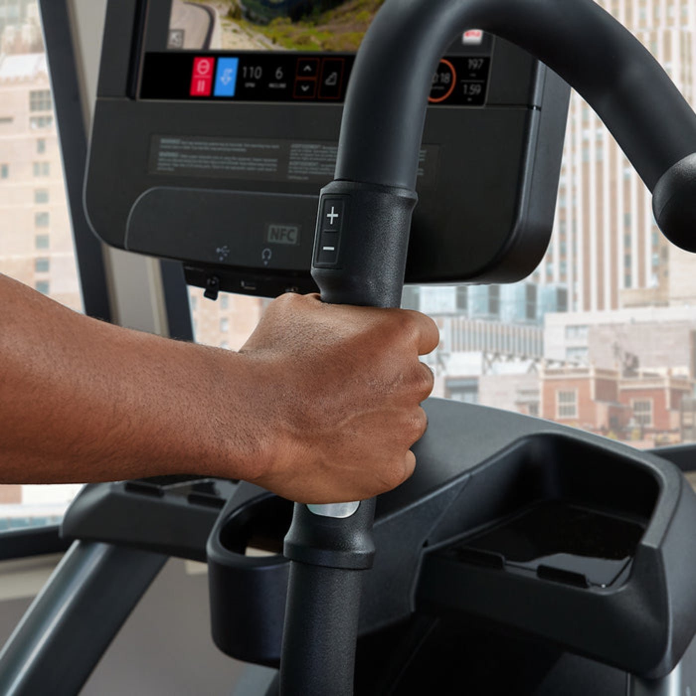Life Fitness Total-Body Arc Trainer - INA-CSTSE424-BLKF-13 - Image 6
